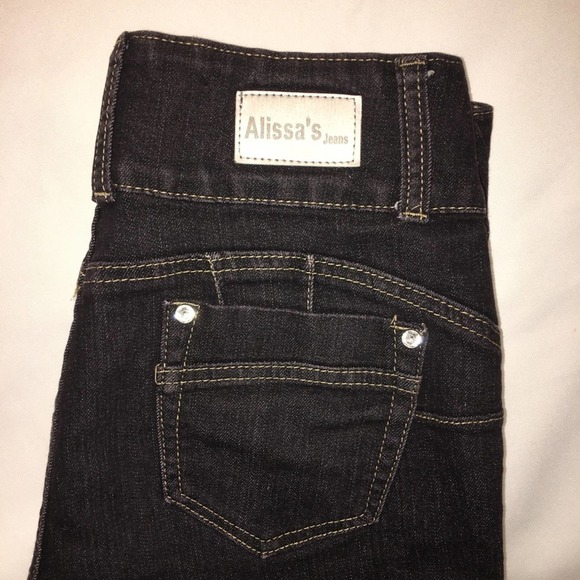 Alissa’s Jeans Highrise Cuff Stretch Denim Shorts - Picture 6 of 16